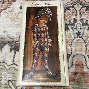 VINTAGE RETRO BIG EYES GIRL JOKER FOLD OUT PHOTO ALBUM